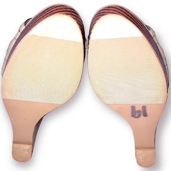 Dollhouse Kendrick Tan Suede Platform Cutout Wedge Heels Size 8M - Picture 9 of 9